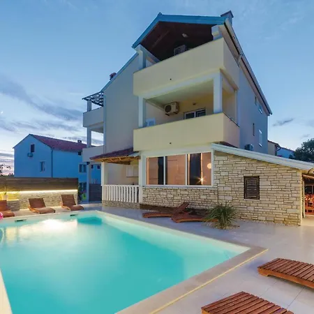 2 Bedroom Lovely In Biograd *
