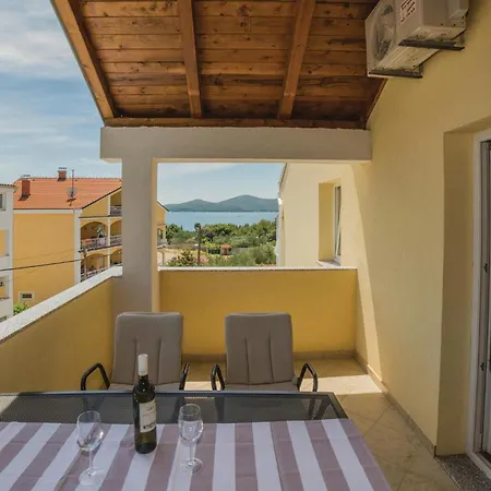 Apartman 2 Bedroom Lovely In Biograd