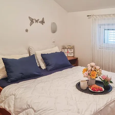 Apartman 2 Bedroom Lovely In Biograd *