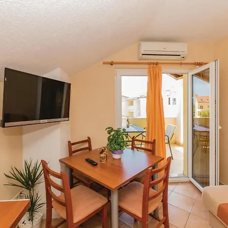 Apartman 2 Bedroom Lovely In Biograd *